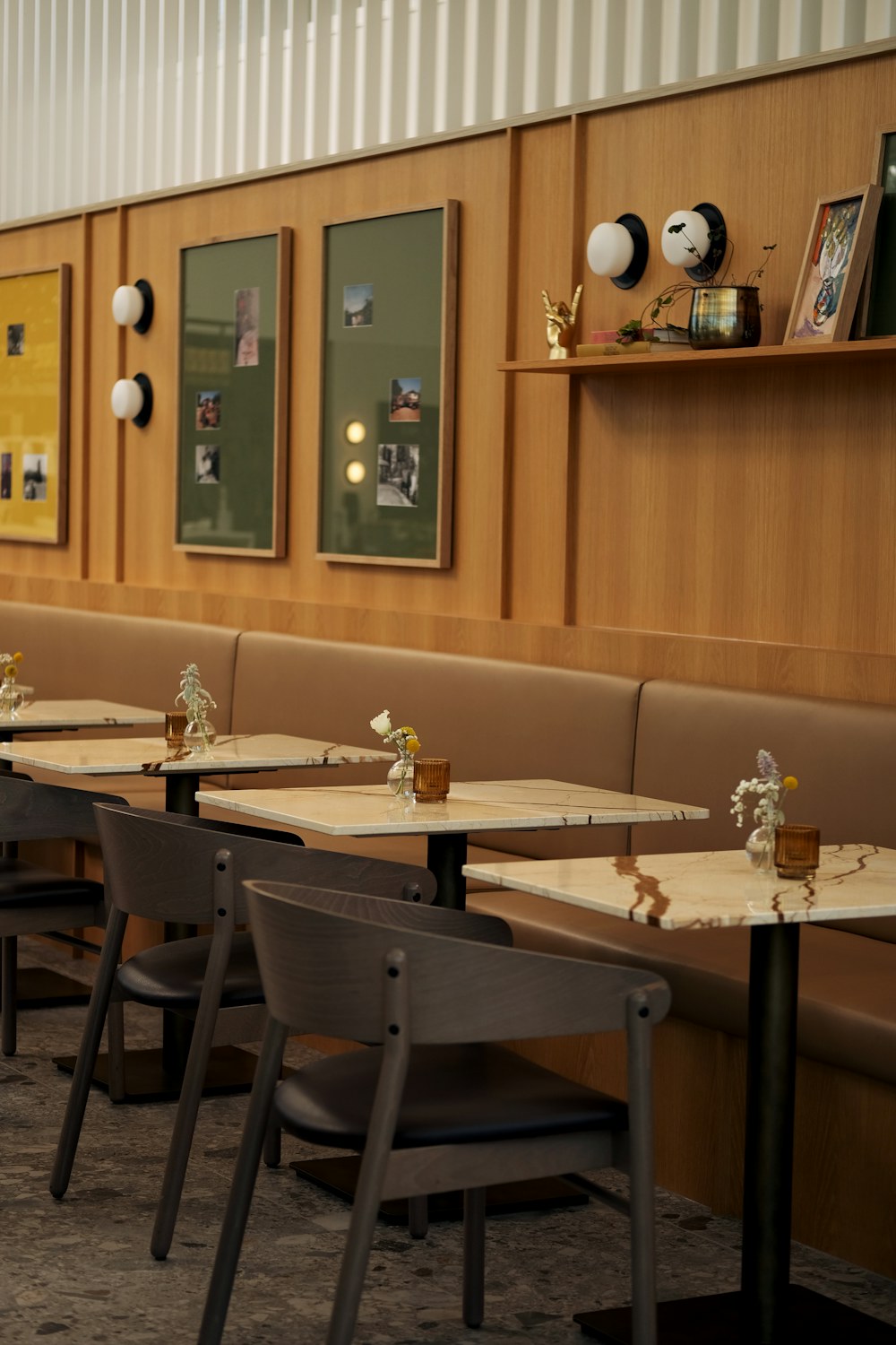 El comedor de Casa Nápoles, cálido y lleno de luz